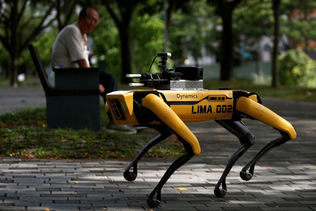 Coronavirus : Anjing Robot ini Berpatroli ditaman Singapura
